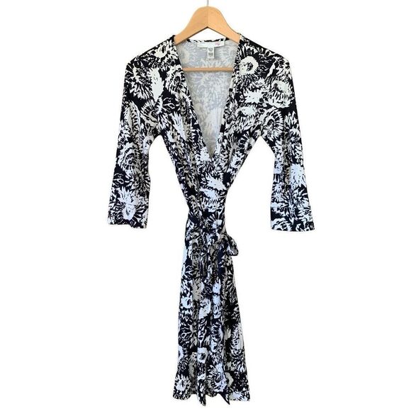Diane Von Furstenberg Julian Silk Jersey Wrap Dress Black, White Size 6 - Picture 11 of 12